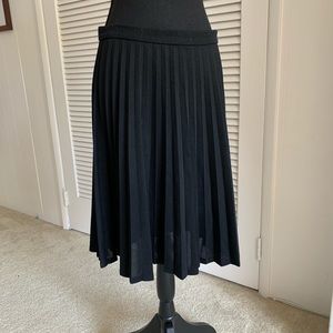 Vintage Vivo by Susan Thomas pleated black skirt